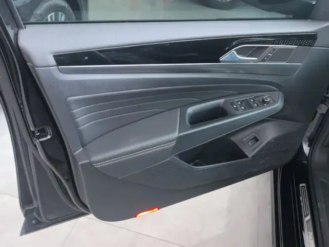 Volkswagen Passat — Фото автомобиля 7