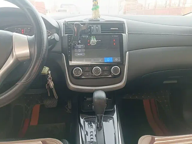 Nissan Tiida — Фото автомобиля 12