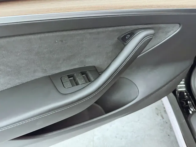 Tesla Model 3 — Фото автомобиля 16
