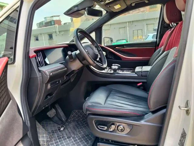 GAC Trumpchi M8 — Фото автомобиля 11