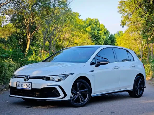 Фотография автомобиля — Volkswagen Golf