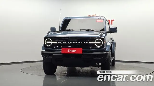 Ford Bronco — Фото автомобиля 3