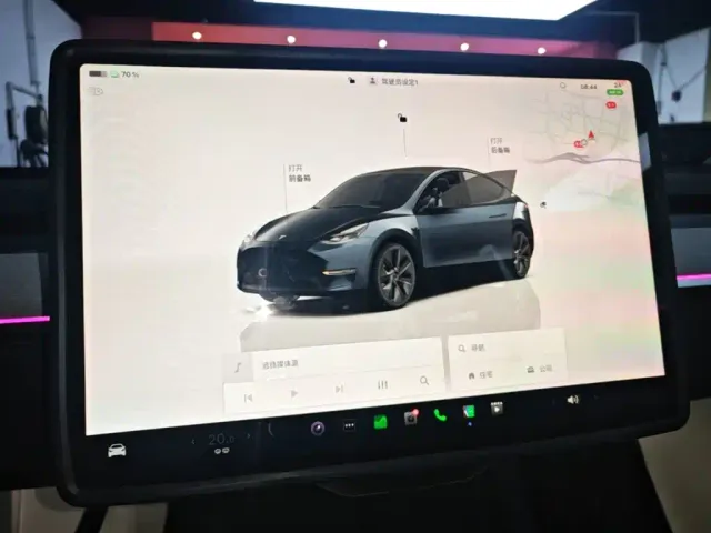 Tesla Model Y — Фото автомобиля 12