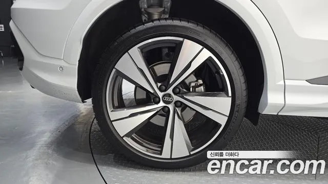 Audi Q5 40 TFSI quattro Sportback S Line — Фото автомобиля 4