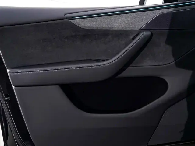 Tesla Model Y — Фото автомобиля 17