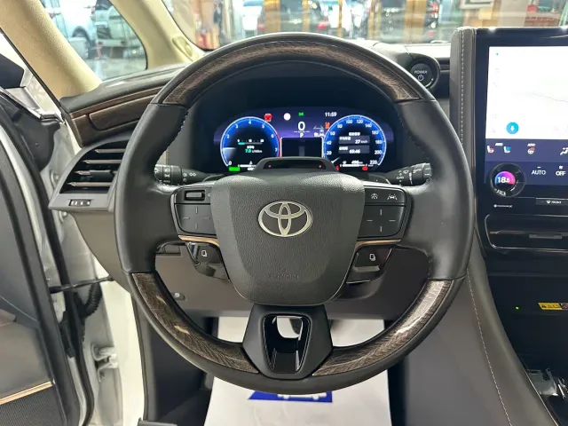 Toyota Alphard — Фото автомобиля 7