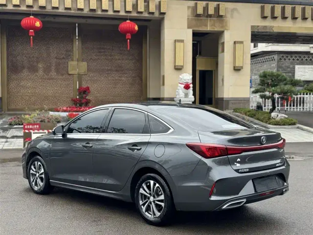 Changan Eado — Фото автомобиля 17