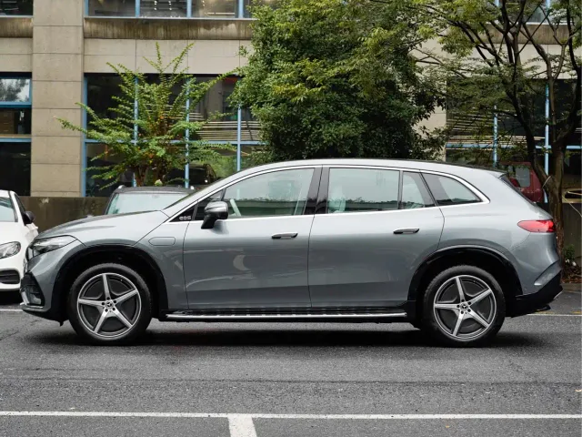 Mercedes-Benz EQS SUV — Фото автомобиля 3