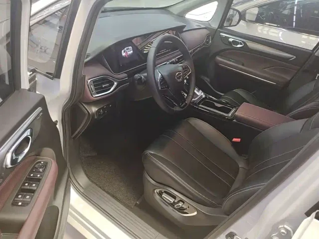 GAC Trumpchi M6 — Фото автомобиля 15