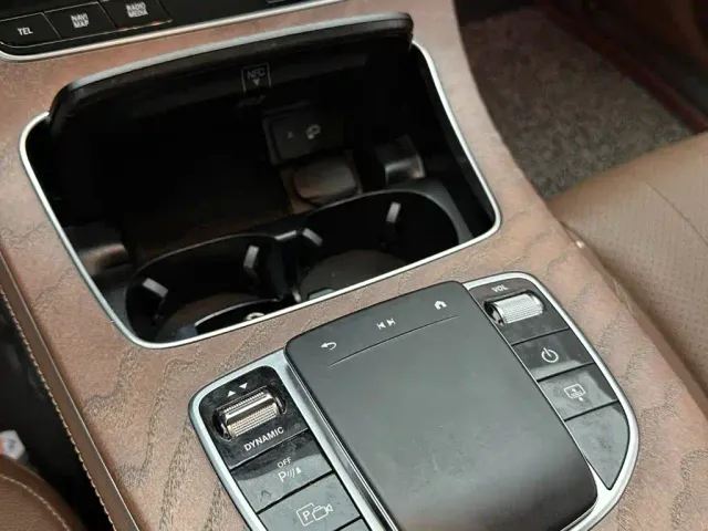 Mercedes-Benz E-Class — Фото автомобиля 16