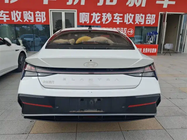 Hyundai Elantra — Фото автомобиля 4