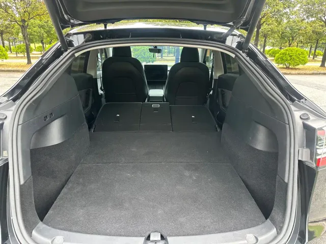 Tesla Model Y — Фото автомобиля 19