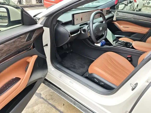 IM Motors L7 — Фото автомобиля 13