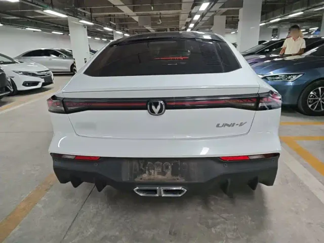 Changan UNI-V — Фото автомобиля 5
