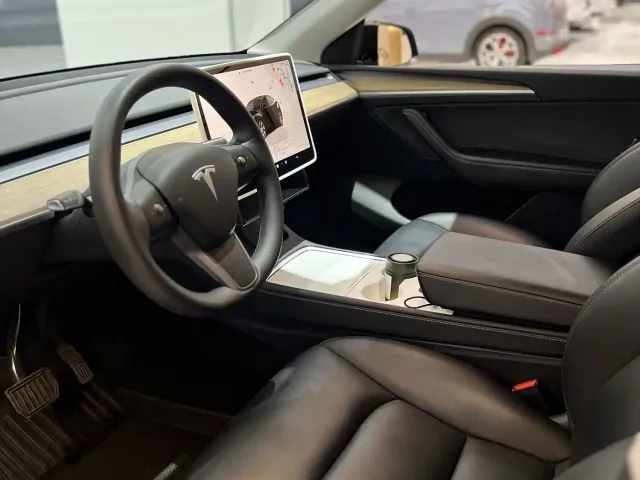 Tesla Model Y — Фото автомобиля 7