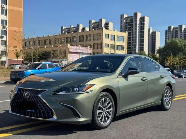 Lexus ES — Фото автомобиля 3