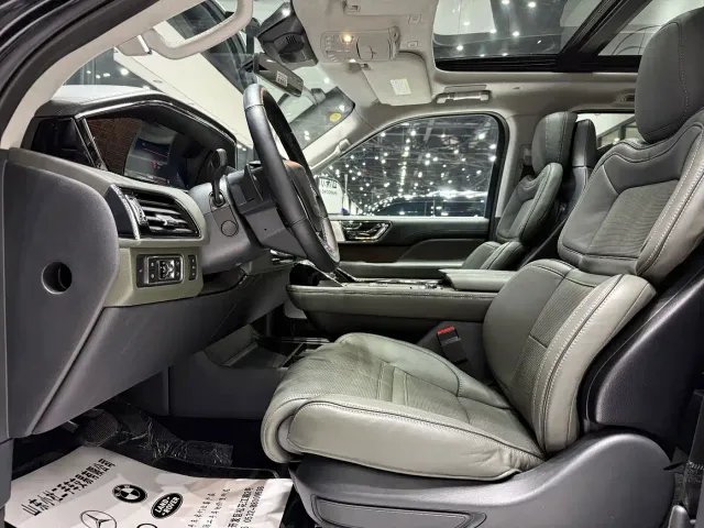 Lincoln Navigator — Фото автомобиля 7
