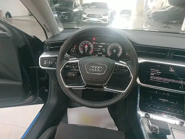 Audi A7L — Фото автомобиля 10