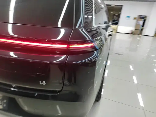 Li Auto L8 — Фото автомобиля 7