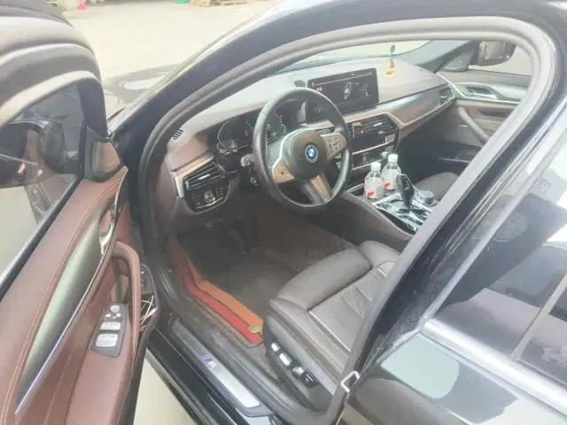 BMW 5 Series — Фото автомобиля 8