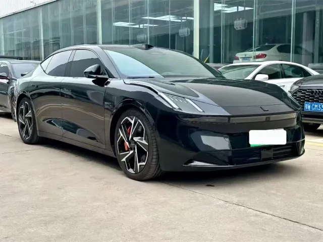 Lynk & Co Z10 — Фото автомобиля 3