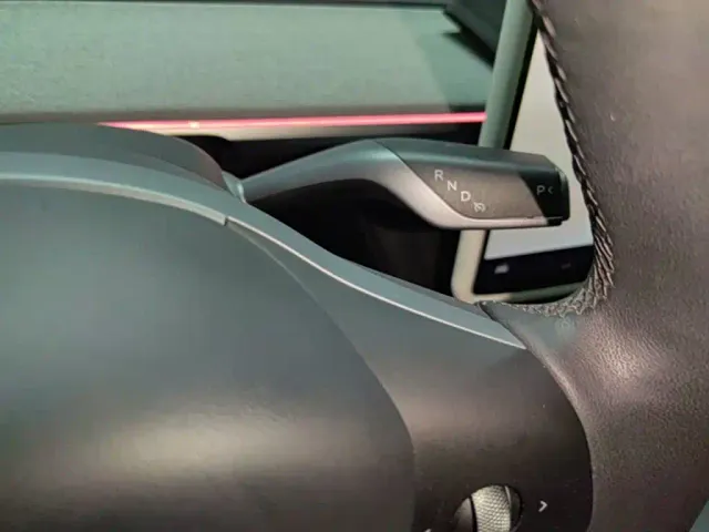 Tesla Model Y — Фото автомобиля 13