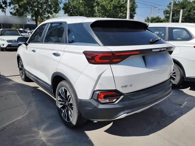 Bestune T77 — Фото автомобиля 4