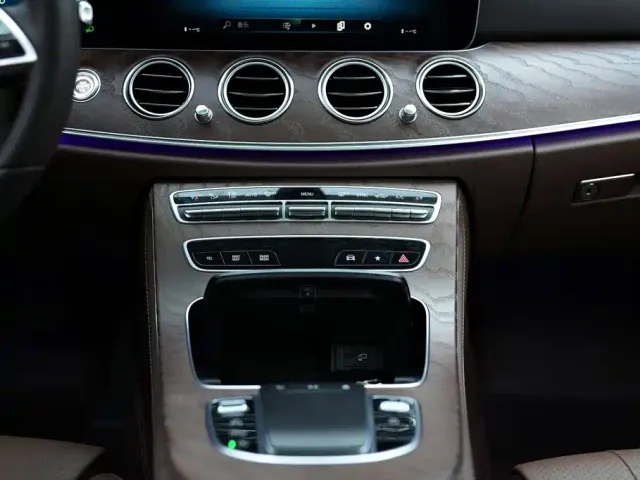 Mercedes-Benz E-Class — Фото автомобиля 13