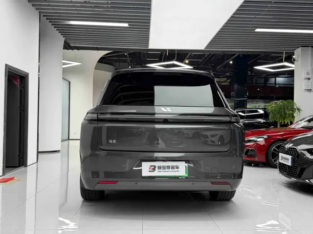 Li Auto L8 — Фото автомобиля 15