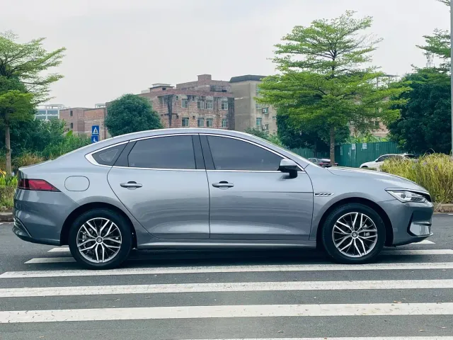 BYD Qin PLUS — Фото автомобиля 4