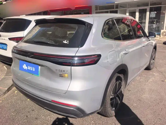 Geely Galaxy Starship 7 EM-i — Фото автомобиля 3
