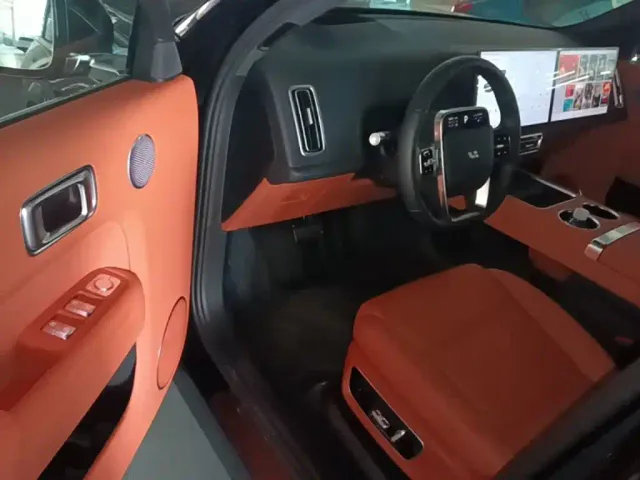 Li Auto L8 — Фото автомобиля 15