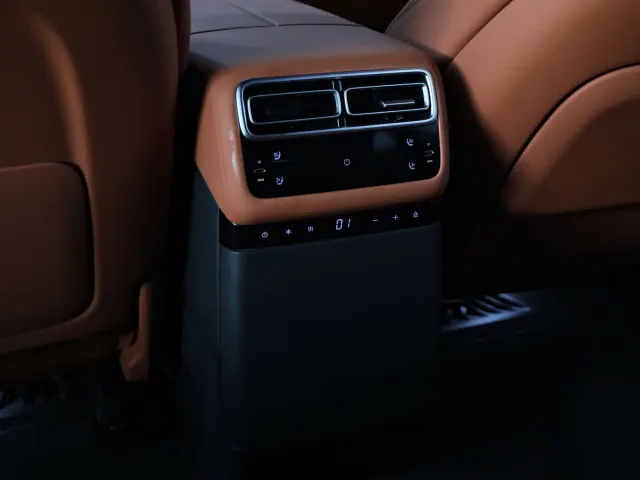 Li Auto L7 — Фото автомобиля 14
