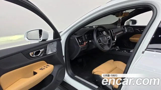 Volvo V60 Cross Country 2nd Gen — Фото автомобиля 15