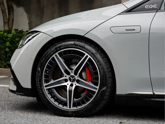 Mercedes-Benz EQE AMG — Фото автомобиля 7