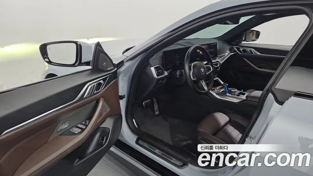 BMW i4 — Фото автомобиля 10