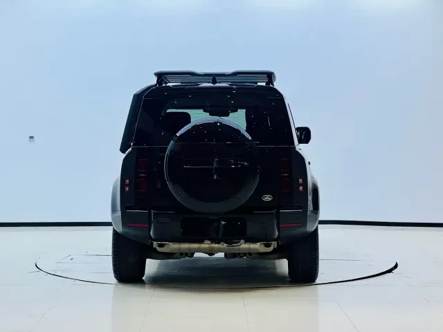 Land Rover Defender — Фото автомобиля 11