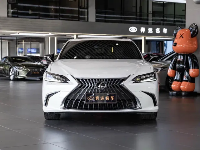 Lexus ES — Фото автомобиля 2