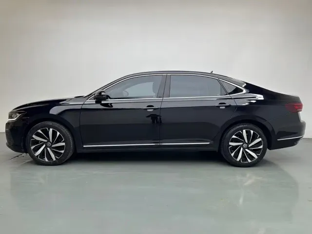 Volkswagen Passat — Фото автомобиля 3