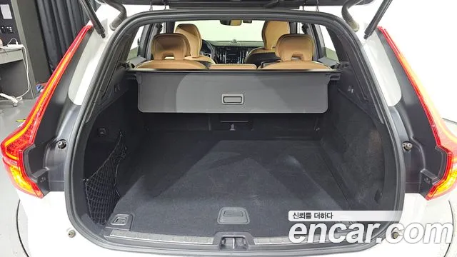 Volvo XC60 Generation 2 — Фото автомобиля 19