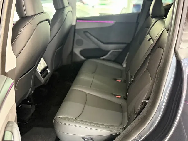 Tesla Model Y — Фото автомобиля 8