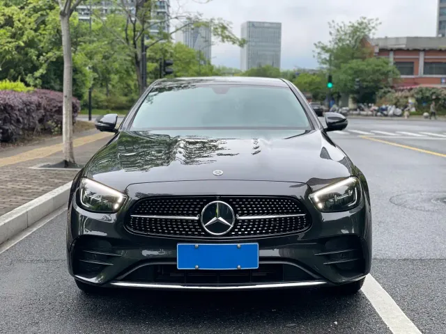 Mercedes-Benz E-Class — Фото автомобиля 2