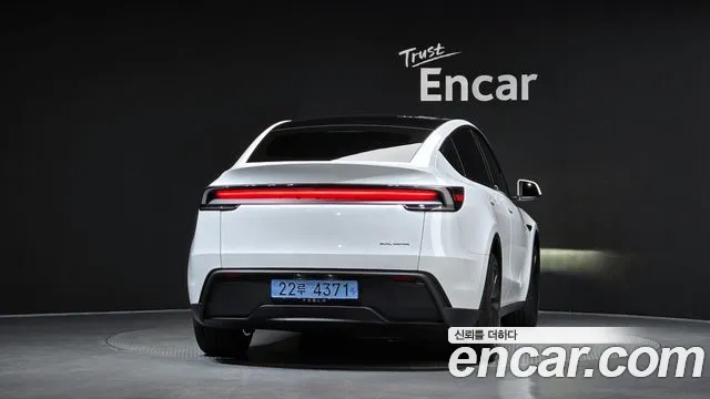 Tesla Model Y — Фото автомобиля 4