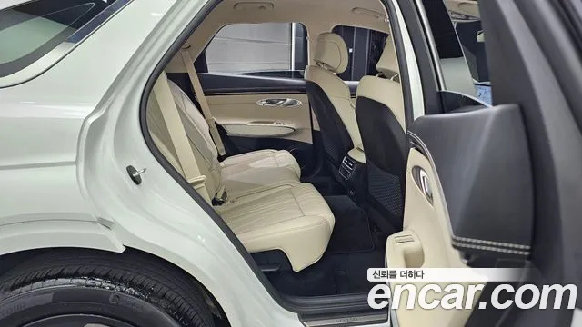 Genesis GV70 — Фото автомобиля 11