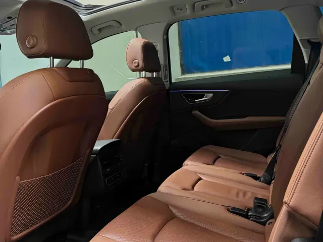 Audi Q7 — Фото автомобиля 10