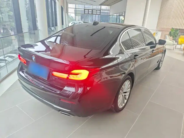 BMW 5 Series — Фото автомобиля 6
