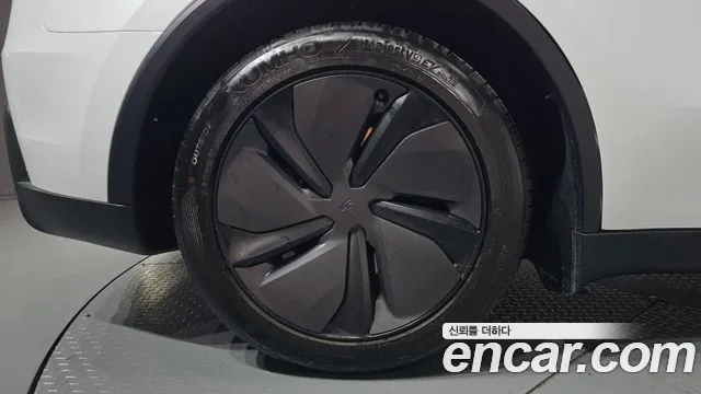 Tesla Model Y — Фото автомобиля 20