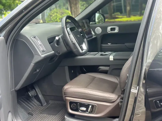 Li Auto L8 — Фото автомобиля 6