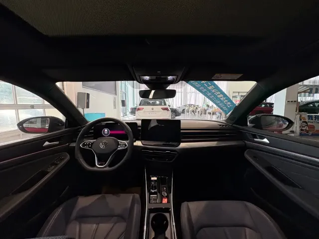 Volkswagen Lamando 2025 Lamando L 2.0T Base — Фото автомобиля 4