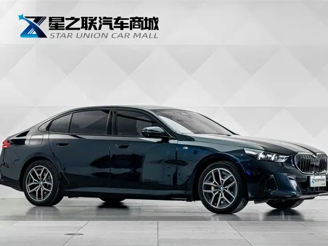 BMW i5 — Фото автомобиля 5